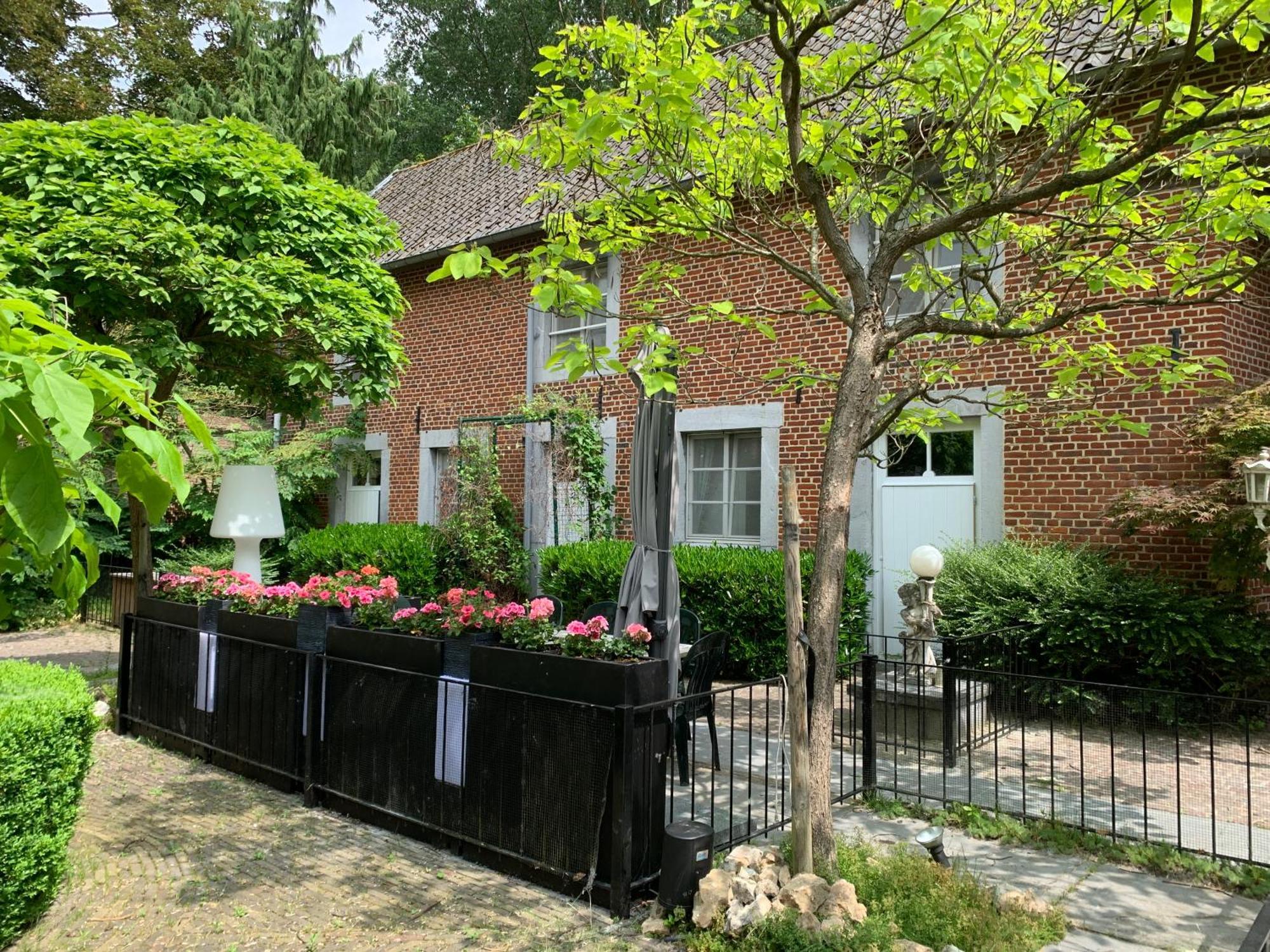 Vakantie Huizen De Heerlijkheid Satenbergh Villa Heers Esterno foto
